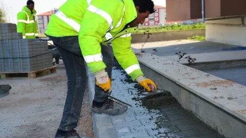 Altıeylül'de Fen İşleri 3 Koldan Çalışıyor
