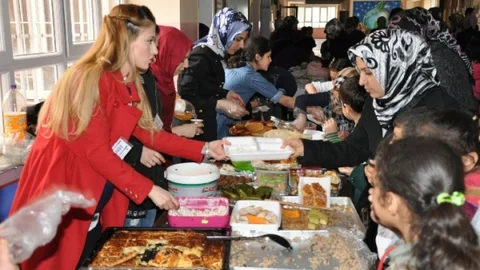 Yetim Çocuklar Yararına Kermes Düzenlendi
