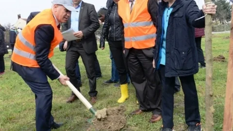 20 Okulun Öğrencileri Altınşehir'de Fidan Dikti