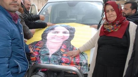 Suriye'de IŞİD'e Karşı Savaşan Kızının Cenazesini Şanlıurfa'da Teslim Aldı