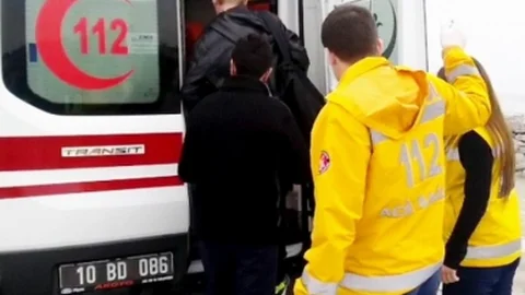 (Özel Haber) - Şakalaşırken Denize DÜşen Çocuklar Hastanelik Oldu