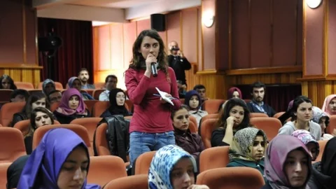 Yazar Ayşe Böhürler Beü'de