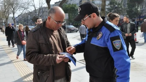 Toplum Destekli Polisler Vatandaşları Dolandırıcılara Karşı Vatandaşları Uyarıyor