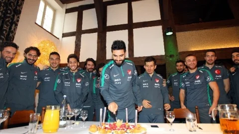 Mehmet Ekici'ye Doğum Günü Sürprizi