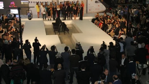 Atatürk Havalimanı'nda Hollywood Ünlüleri Podyuma Çıktı