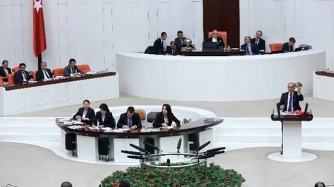 CHP'li Öğüt Meclis Kürsüsüne Pişmiş Kelle İle Çıktı