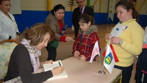 İpek Ongun Başak Koleji Öğrencileriyle Buluştu