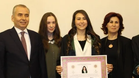Denizli'nin Avukat Başkanı Kızı Da Avukat Oldu