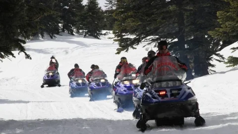 (Özel Haber) Uludağ'da Donmak Üzereyken Bulunan Turistler Kurtarıldı