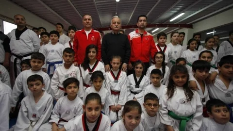 Şampiyonlar Bayraklı'da Yetişiyor