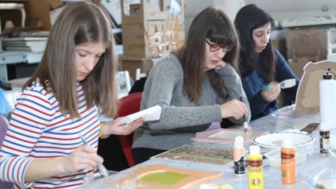 Sanatla Gelen Dostluk