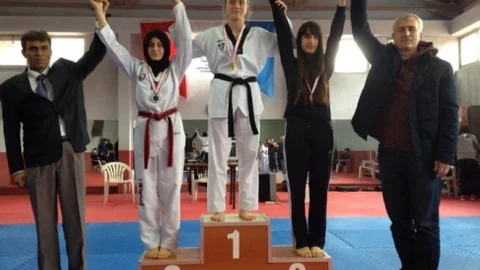 Burhaniyeli Gençlere 8 Altın Madalya