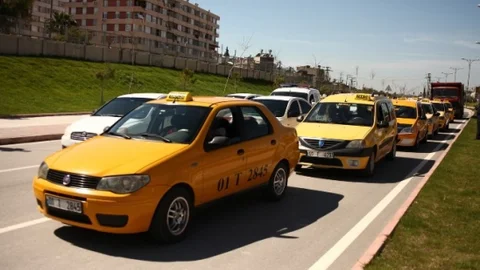 Adana'da Taksicilerden Eylem