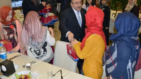 Gümrükçüoğlu'ndan Sevgi Evlerinde Kalan Çocuklara Hediye