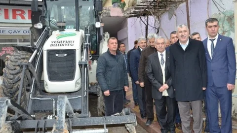 Yeşilyurt'ta Yıkım Ve Açılış Aynı Anda Yapıldı