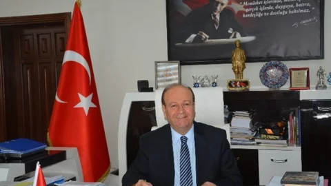 Başkan Özakcan; “Tiyatro Yaşamın Bir Parçasıdır”