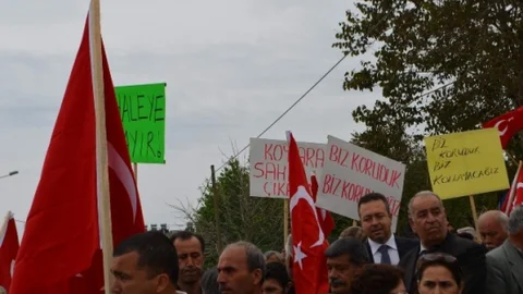 İçeride İhale Dışarıda Protesto