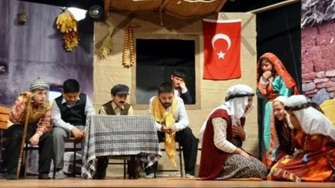Öğretmenleri Yazdı Öğrenciler Sahneledi