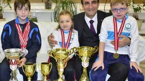 Şampiyon Tenisçiden Büyük Başarı