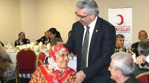 Kızılay Yaşlıları Eğlendirdi