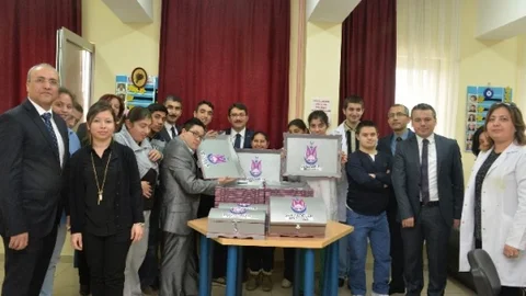 Başkan Çelik'ten Engelli Öğrencilere Destek