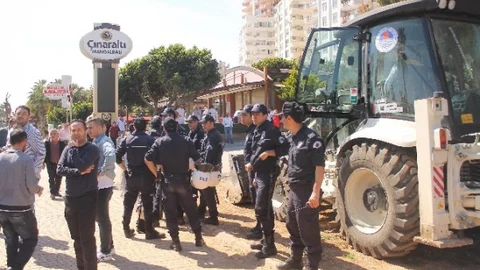 Büyükşehir Belediyesi İş Yerlerini Yıkıyor