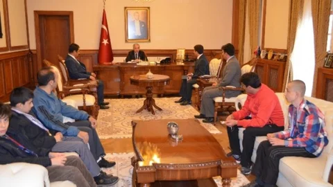 Malatya'da Otizmli Öğrenciler Vali'yi Ziyaret Etti