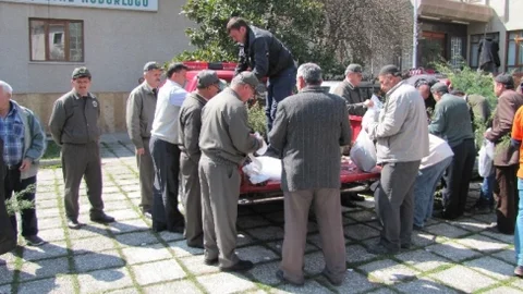 Vezirköprü'de 5 Bin Fidan Dağıtıldı