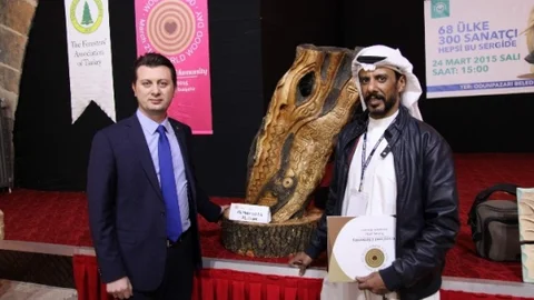 Mısırlı Sanatçıdan Rabia İşareti