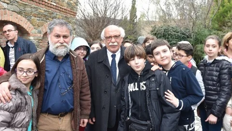 İzmir'de Bakan Avcı'ya İlginç Karşılama