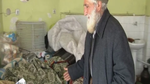 Malatya'da Yaşlı Adamın Zorlu Yaşamı