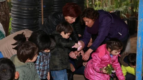 Minik Öğrenciler Çiçek Dikmeyi Öğrendi