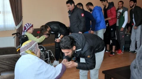 Bayburt'ta Futbolculardan Anlamlı Ziyaret