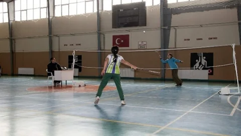 Koçarlı'da Badminton Turnuvası Düzenlendi