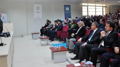 Konferansta Kur’an’ın Önemi Vurgulandı