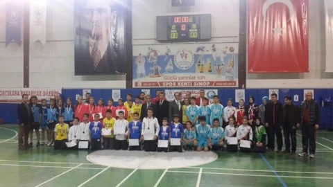 Sinop'ta Badminton Müsabakaları Tamamlandı