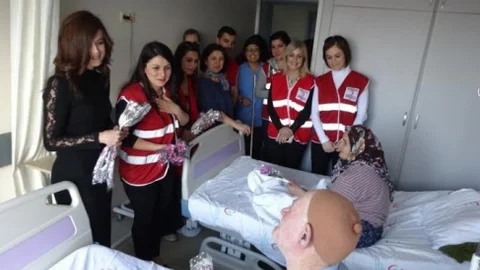 Sinop'ta Kızılay'dan Hasta Ziyareti