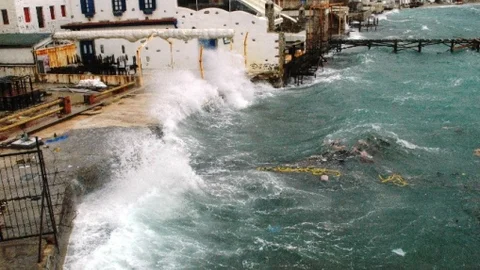 Bodrum'da Şiddetli Fırtına Etkili Oluyor