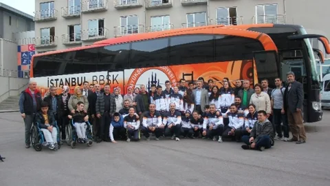 İstanbul'da Yüzücüler Yunanistan'a Gitti