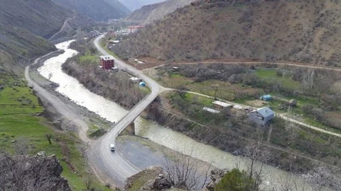 Hakkari'de Tehlikeli Köprü Durumu