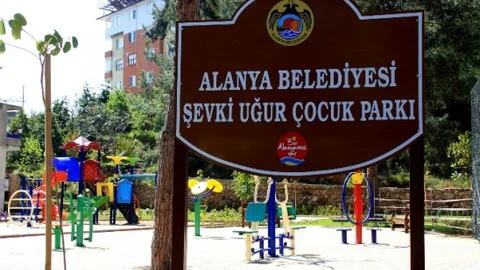 Alanya'da Çocuk Parkı Onarılıyor