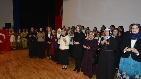 Çanakkale Zaferi'ni Kadınlar Kutladı