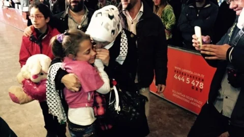 Anne-Kız Savaşın Ardından Buluştu