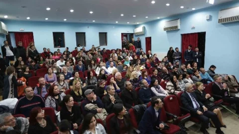 Kuşadası'nda Tiyatro Coşkusu