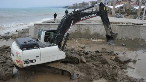 Akçakoca'da Dere Islahı Tamamlanıyor