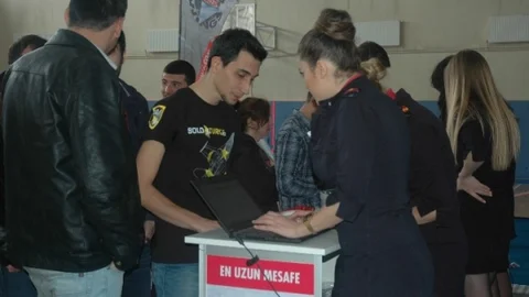 Atatürk Üniversitesi'nde Kağıt Uçak Yarışı