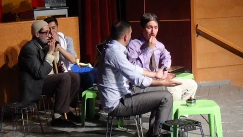 Hakkari'de Tiyatro Gösterimi