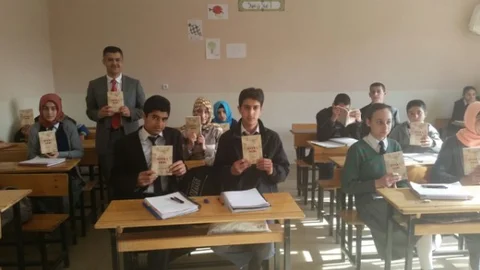 Pütürge'de Öğrencilere Kitap Dağıtıldı