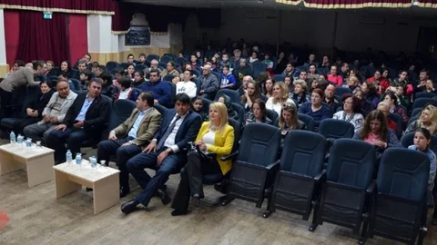 Foça'da Tiyatro Şöleni Kutlandı