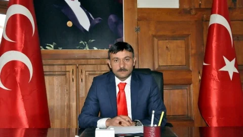 MHP Uşak İl Başkanından Bayrak Tepkisi